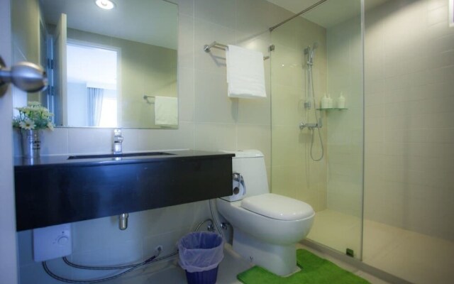 Near MRT Rama 9 Apartment