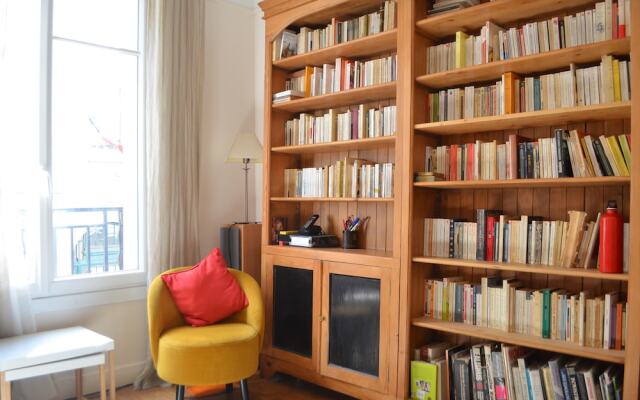 Bright Montmartre 1 Bedroom Flat