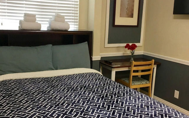 Traveler's Bed & Breakfast Hostel
