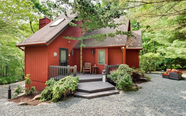 Outdoor Theater, Deck & Fire Pit: Poconos Retreat