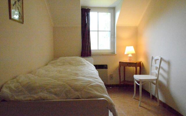 Spacious Villa Near Lesse