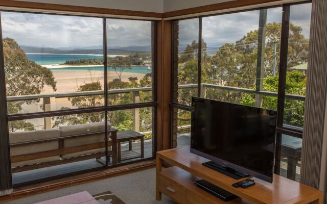 'Cliff 64' Cliff Top Home