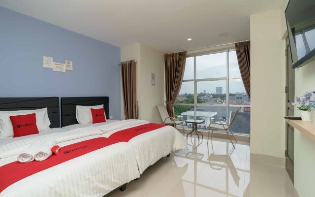 RedDoorz Plus near Eka Hospital BSD 5