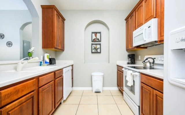 Beautiful Deluxe Condo, Vista Cay - 3024