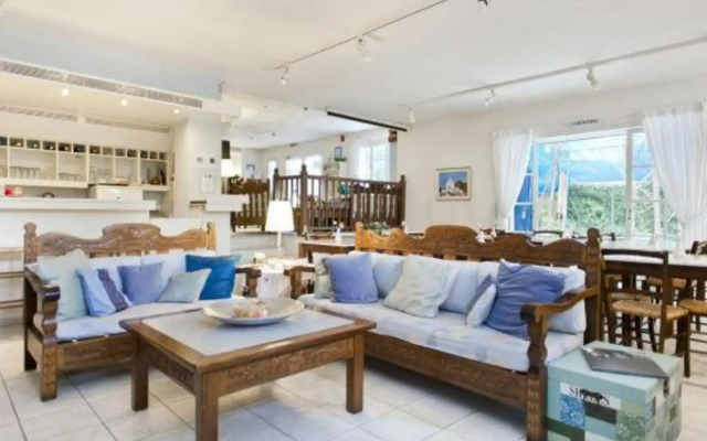 Daphne's Club Hotel Apartments