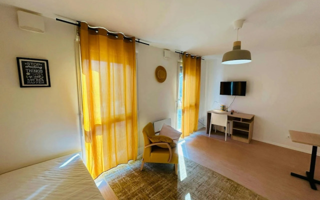 We Live In R - Suite 101