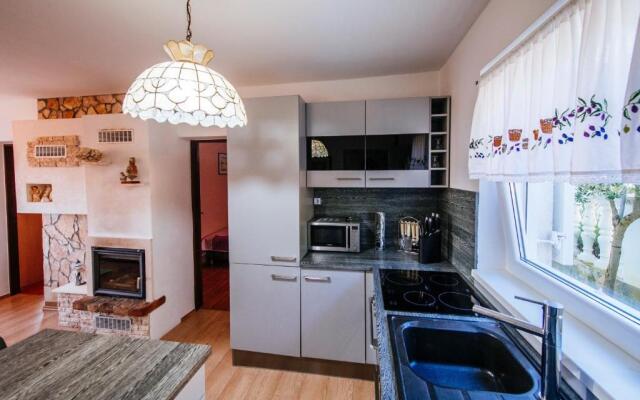 Beautiful Holiday Home With Private Pool, Nice Garden With Relax Area, Taverne