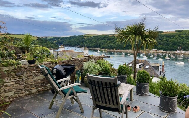Spectacular Coastal Townhouse in Fowey for 8