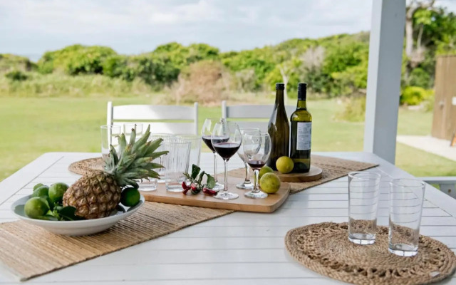 Middle Rock Beach House - Beach Front, Lake Cathie