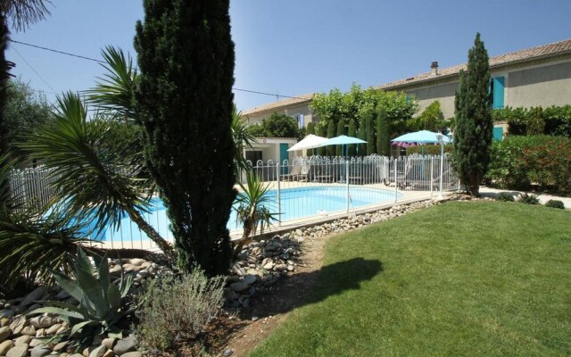 Studio in Suze-la-rousse, With Shared Pool, Enclosed Garden and Wifi