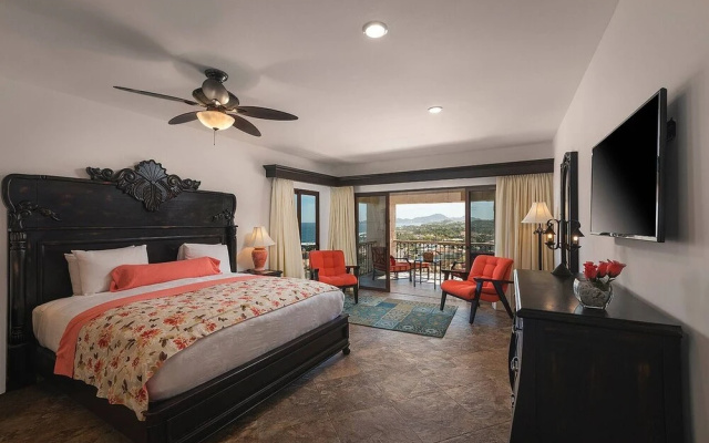 Room in Holiday House - Hacienda Encantada-king Or Queen Beds-kitchenette!