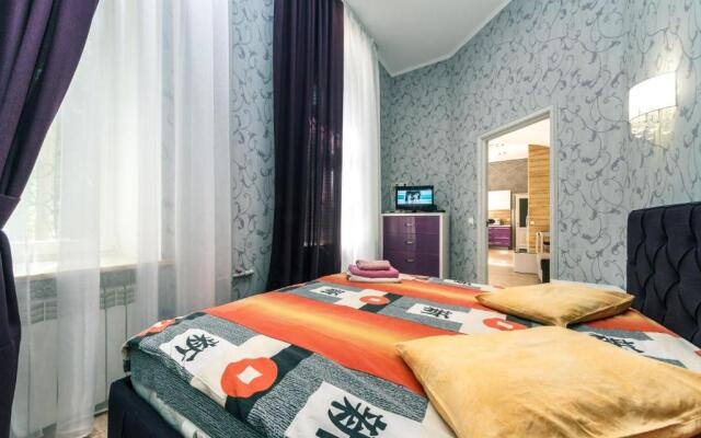 One bedroom. 6 Zankovetskoi St. Near a Khreschatyk