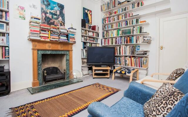 Beautiful and Light Chelsea 1 Bed Apartment