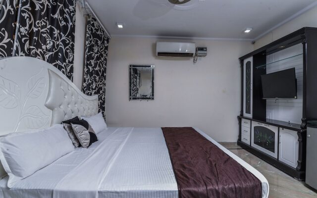 OYO 15763 Hotel Grand inn