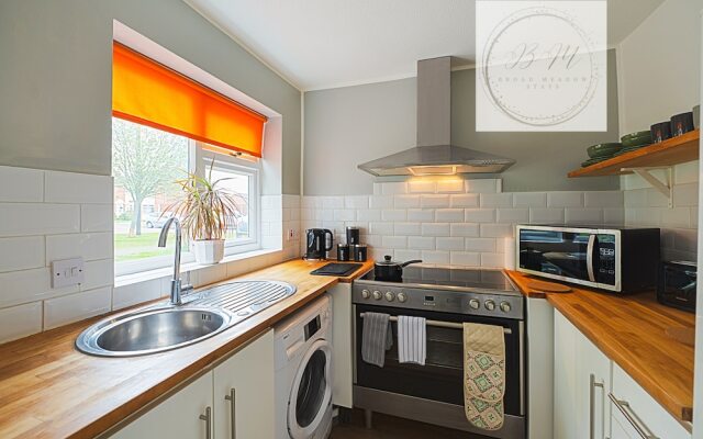 Popular Contractor 2-bed House in Lincoln
