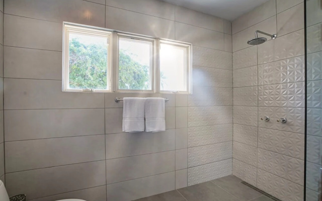 Private Beach Ocean Front Boat Dock Tiki Bar