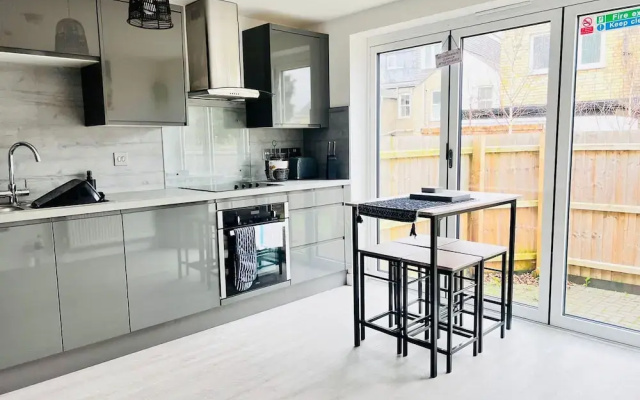 Tanzanite Apartment in Cambridge