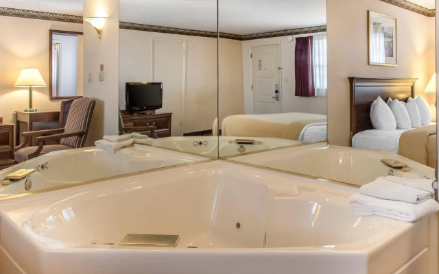 Quality Inn Breeze Manor