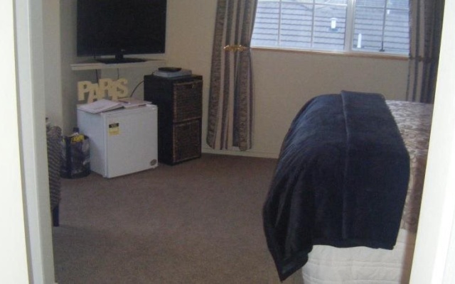 Royal Palms Papamoa Bed & Breakfast – Guest Rooms – Tauranga