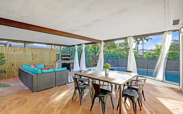 Renovated 5½ Bedroom Home/Heated Pool