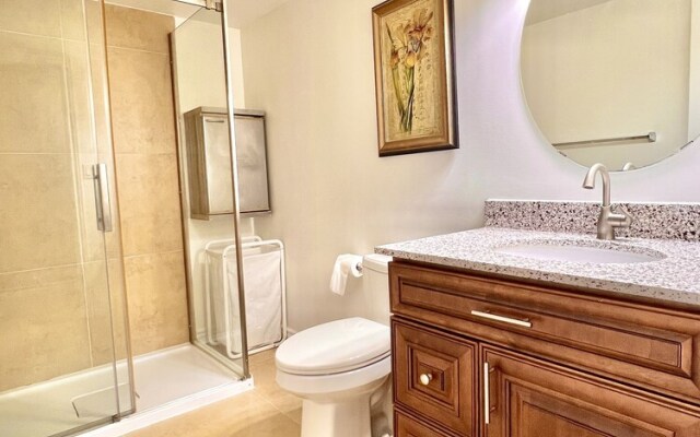 Cozy Home in Richmond Hill with Free Parking