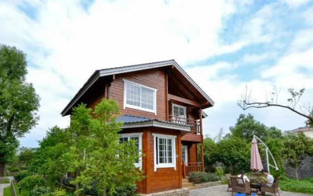 Tiantai Feitou Chalet