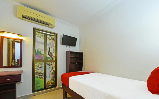 OYO 90572 J Hotel Masjid India