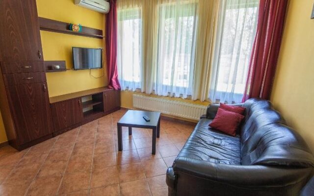 Cherry Apartmanház