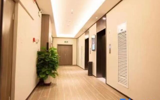 HanTing Hotel (Zhengzhou Zhongyuan Aquatic Products Logistics Port)