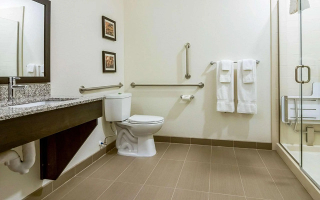 Comfort Suites Wooster near University Campus