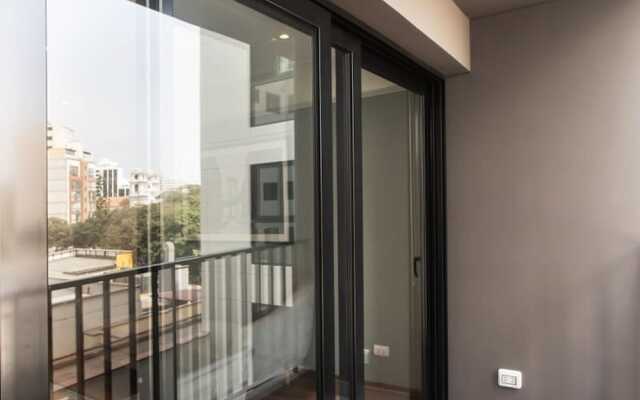 w Perfect 2BR With Balcony in Miraflores