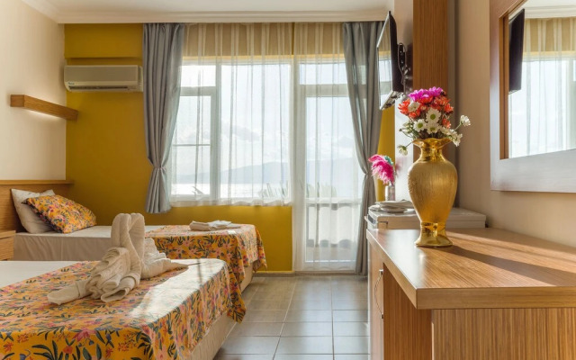 Aqua Nina Hotel