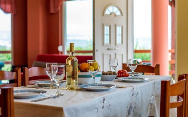Villa Helen 200m from the beach in Tersanas