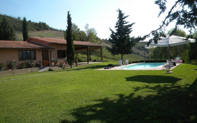 Lovely Apartment in Celle Sul Rigo with Pool