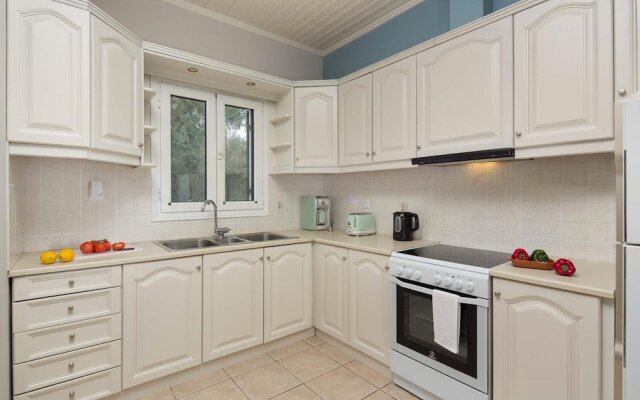 Danai Villa - Charming Escape With Oceanside Views