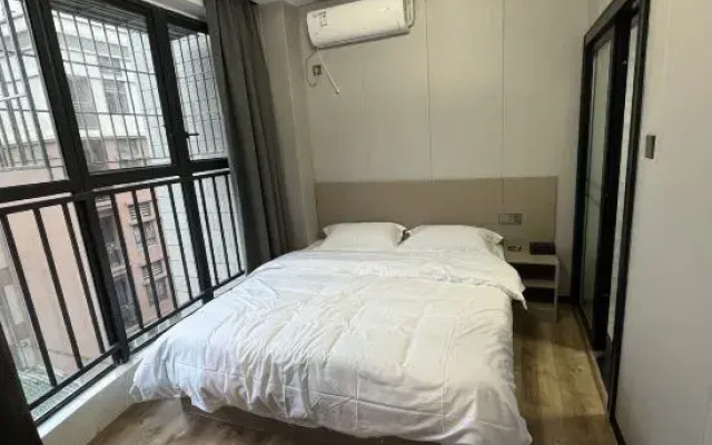 Zhongshan Baichuan Apartment