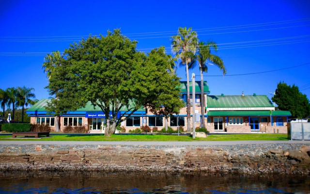 Tea Gardens Hotel