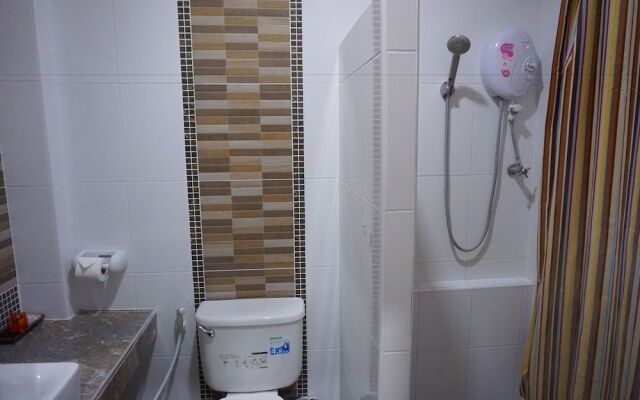 C2U Hotel Uthai Thani - Adults Only