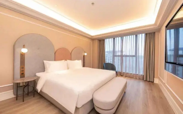 Mercure Xinyang East Railway Station