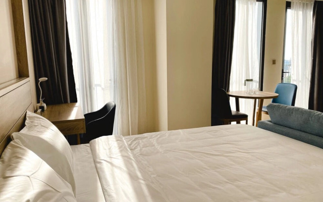 PH Hotel & Apartment