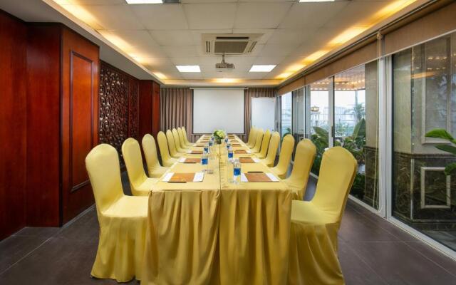 May De Ville Trendy Hotel & Spa