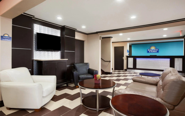 Days Inn & Suites by Wyndham Conroe North