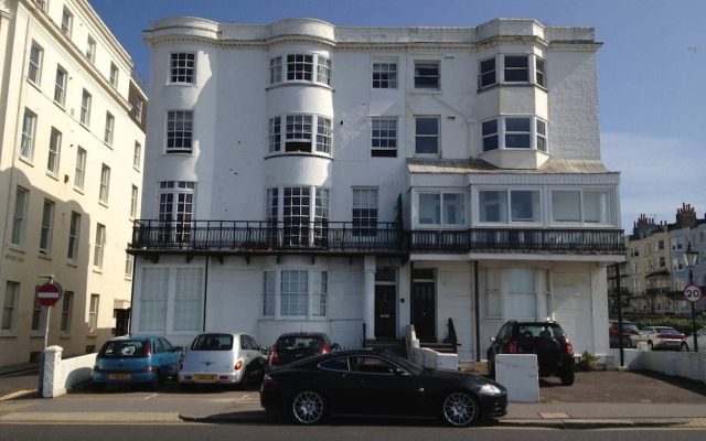 Seaview Regency Apartment With Private Parking