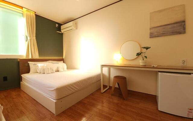 OYO Hostel Myeongdong 5