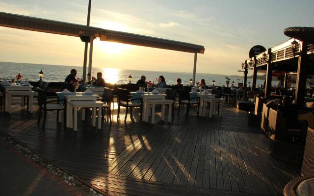 Side Beach Club Hotel