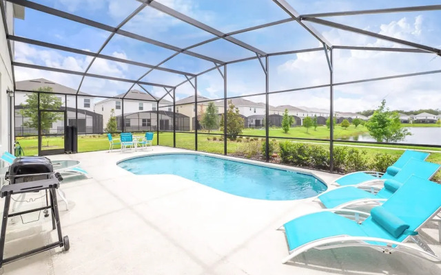 16-guest Lakefront Home w Pool-cinema-games