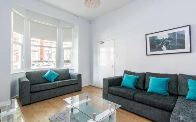 Spacious 4 bed with Parking near Nottingham City Centre - 184 Gregory House