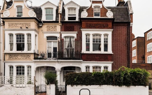 Bright Parsons Green Maisonette