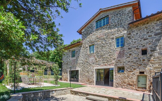 Stunning Home in Arezzo With 5 Bedrooms, Jacuzzi and Wifi