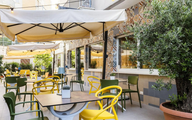 Adesso Hotel